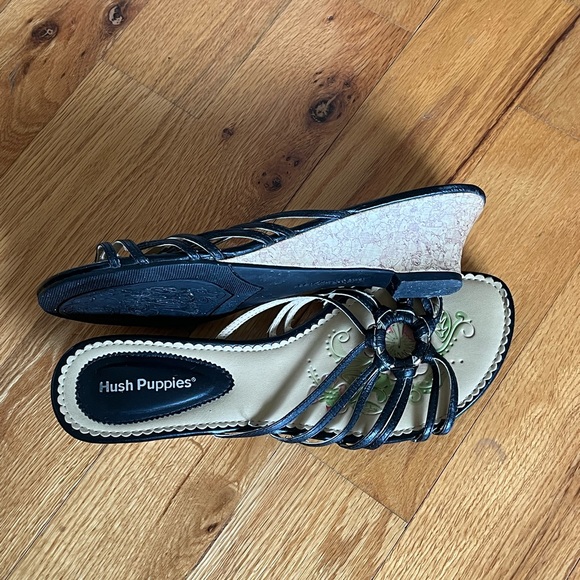 🌴 Hush Puppies Black 2” Heel Sandals - Picture 9 of 14